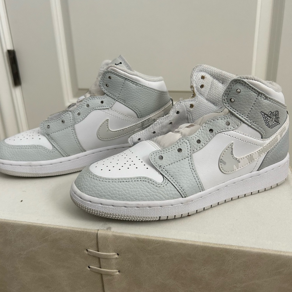 Jordan one Camo grey men’s 5 kids 5